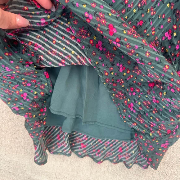 Free people long sleeve dress with floral print. Dark green. - Picture 8 of 13